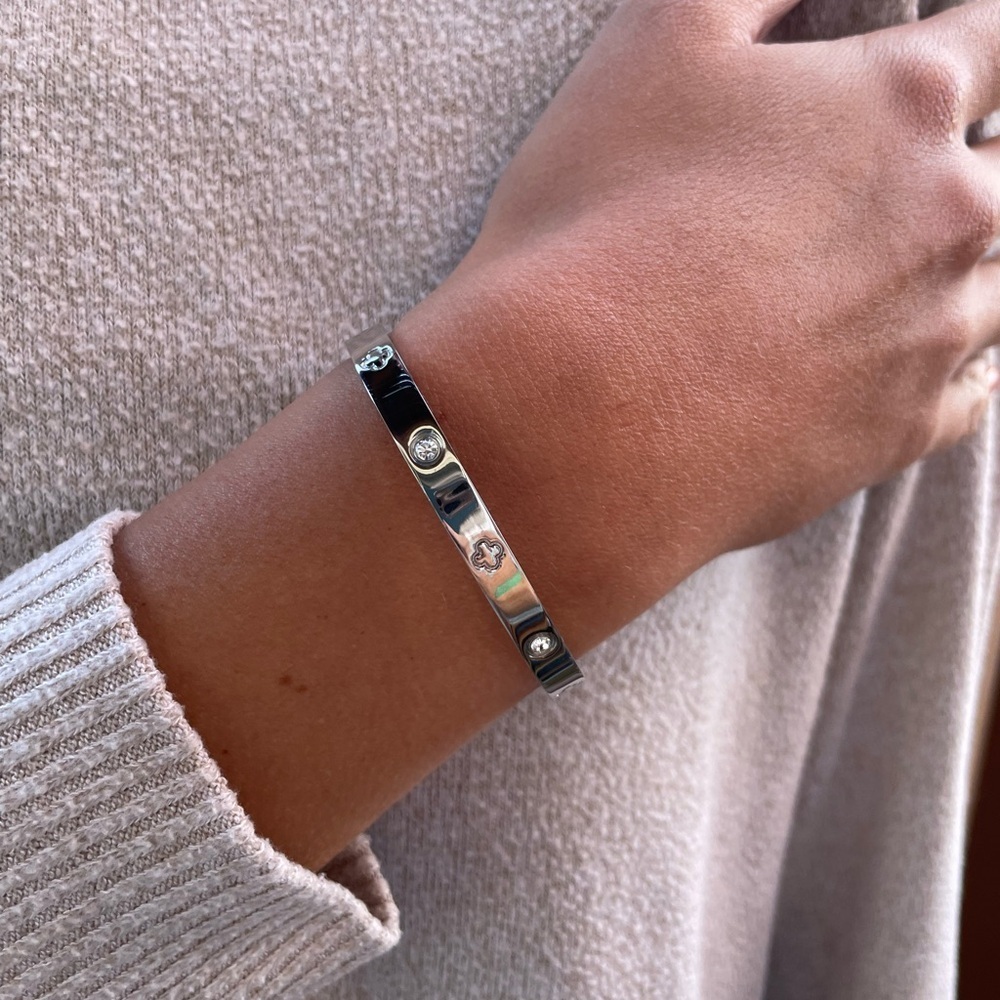 LUXURY SILVER ZIRCONIA LOVE BANGLE BRACELET